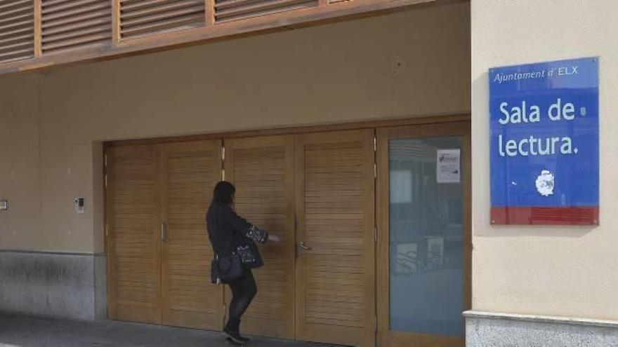 El acceso a la sala de estudio de La Llotja, situada en el barrio de Altabix.