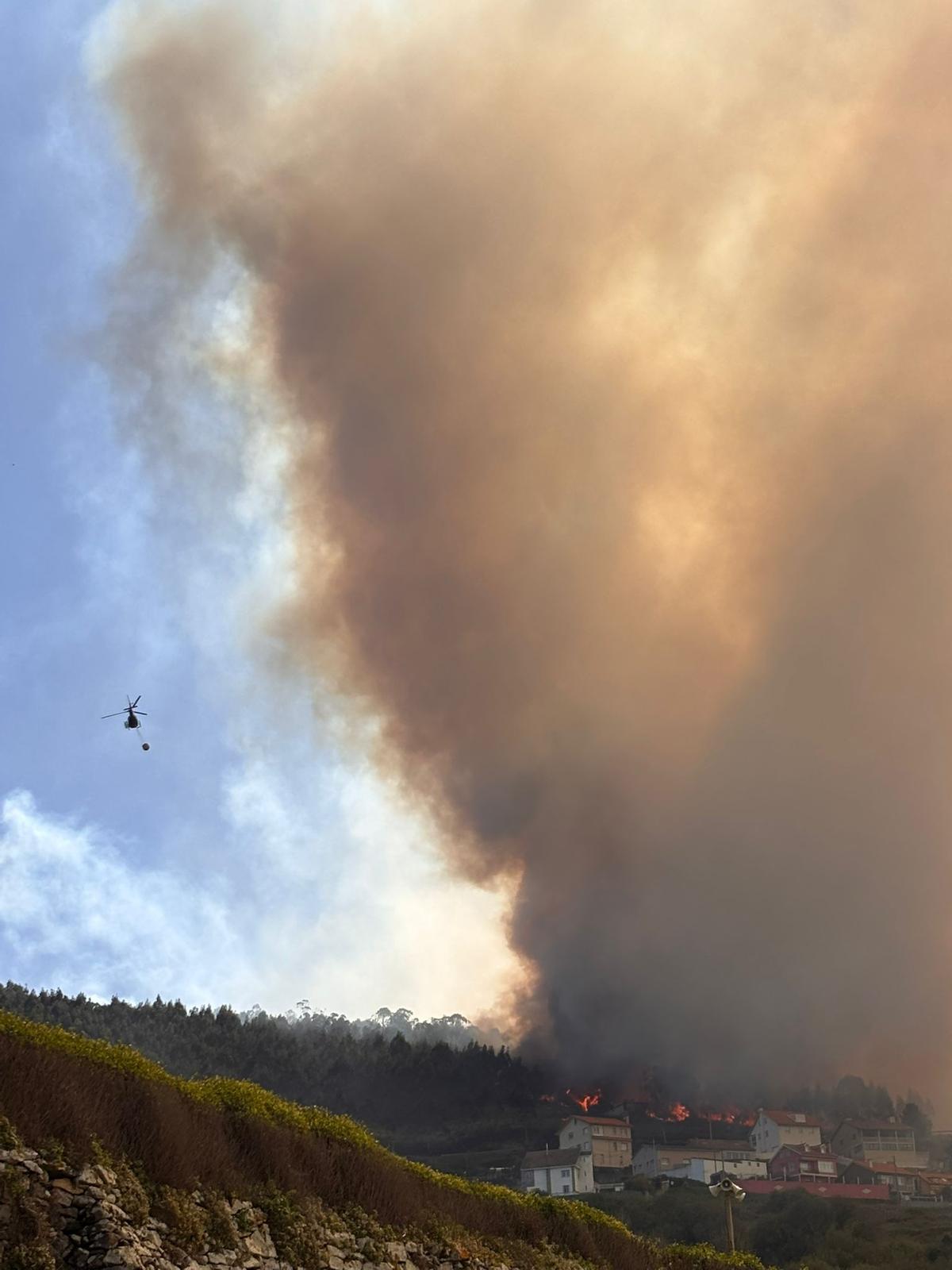Activo un incendio forestal en Caión