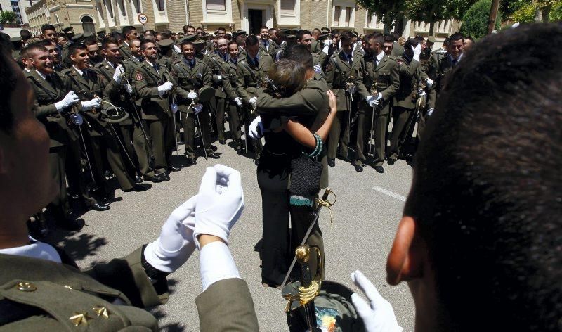 El rey entrega nuevos despachos en la Academia General Militar