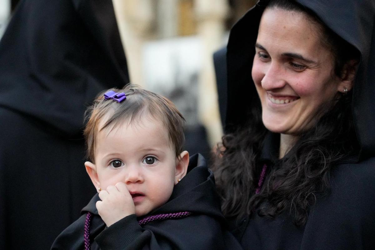 GALERÍA | Zamora acompaña a La Soledad en una de las noches más sobrecogedoras de la Semana Santa