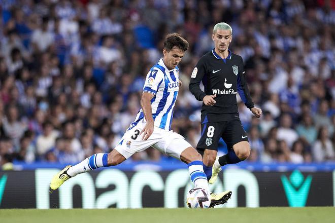 Martín Zubimendi. El preferido por Xavi y la elección predilecta del club. Su juventud y talento le etiquetan como el sustituto de Busquets en la selección y desde el club se quiere que también en el Barça. Renovado recientemente con la Real, su precio de mercado sube hasta los 40 millones.