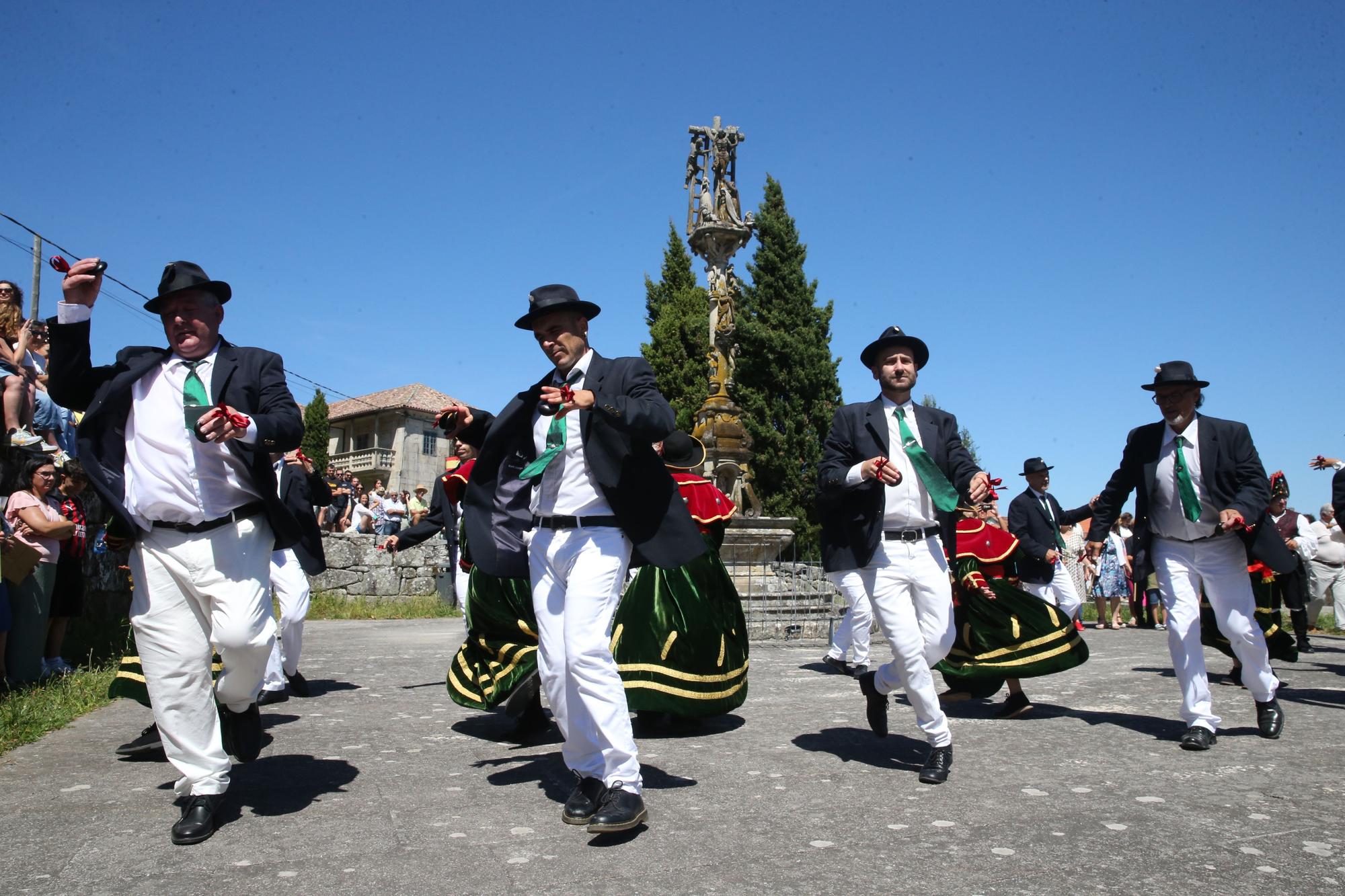 La procesión y la danza de San Roque de O Hío en imágenes (II)