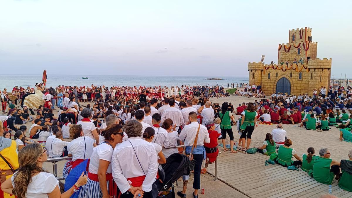 El Alijo y las embajadas anuncian la llegada del Desembarco en La Vila Joiosa