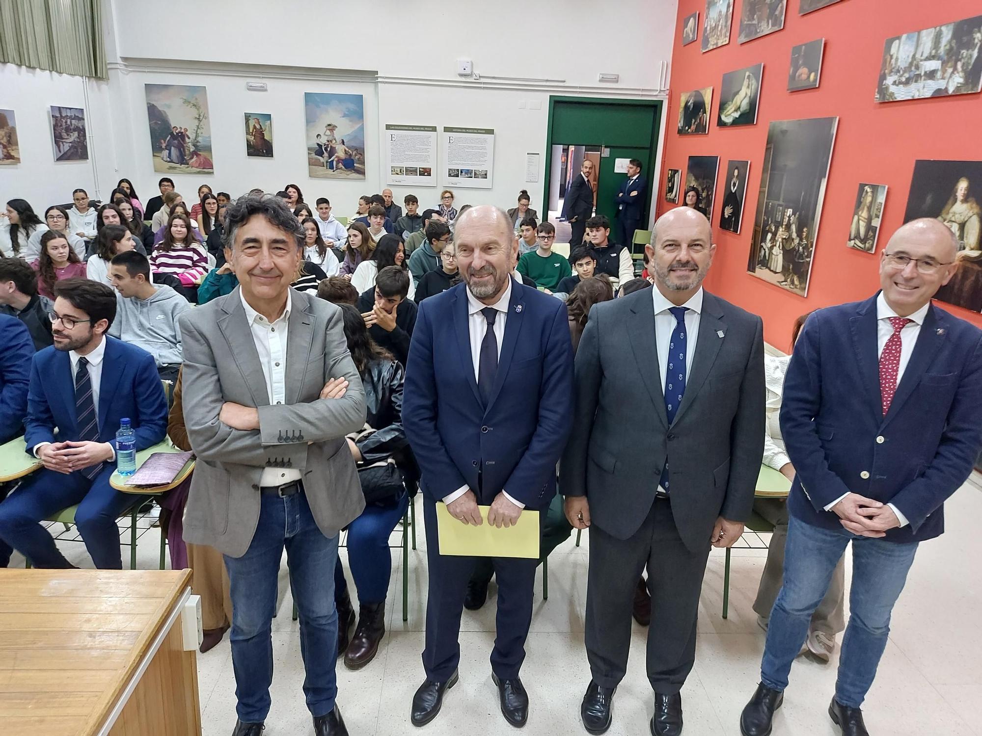 En imágenes: La visita del presidente del Senado a Vegadeo