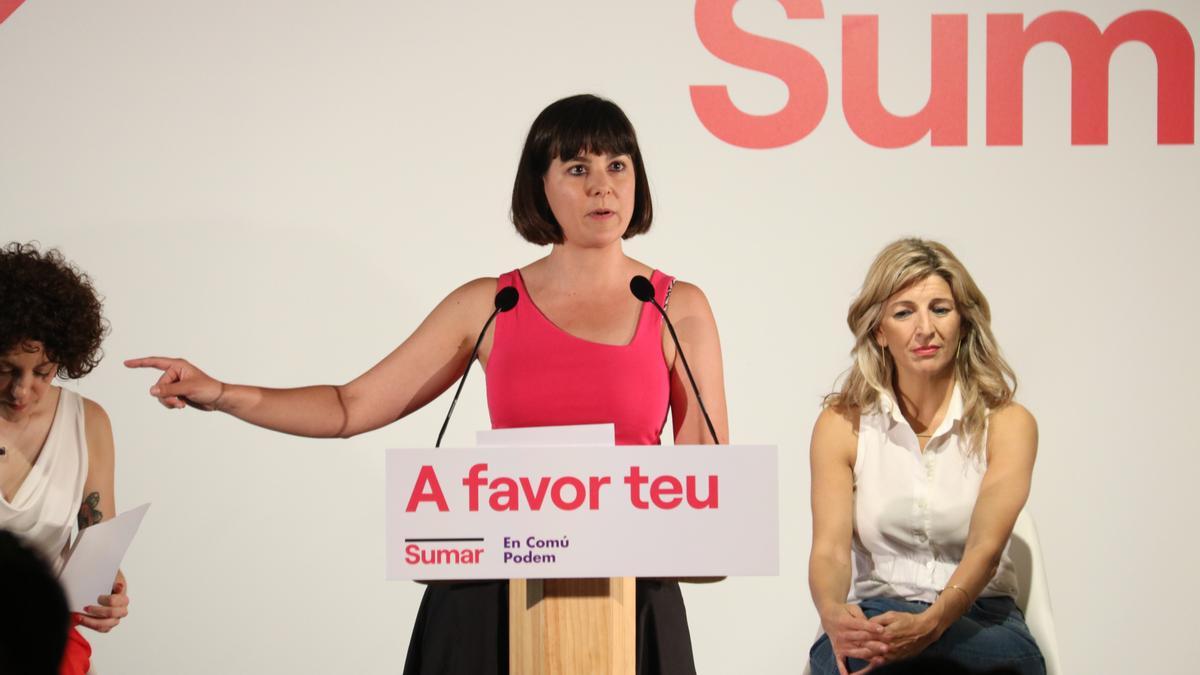 La cap de llista de Sumar-En Comú Podem al Congrés per Girona, Júlia Boada, en un acte amb la candidata a presidenta, Yolanda Díaz