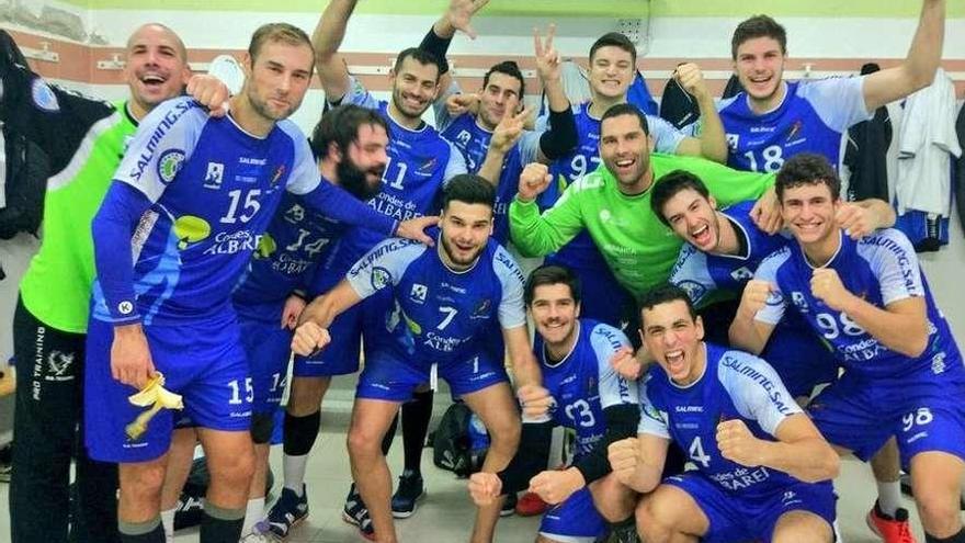 El vestuario del Teucro celebrando la victoria del miércoles contra el Cuenca. // SD Teucro