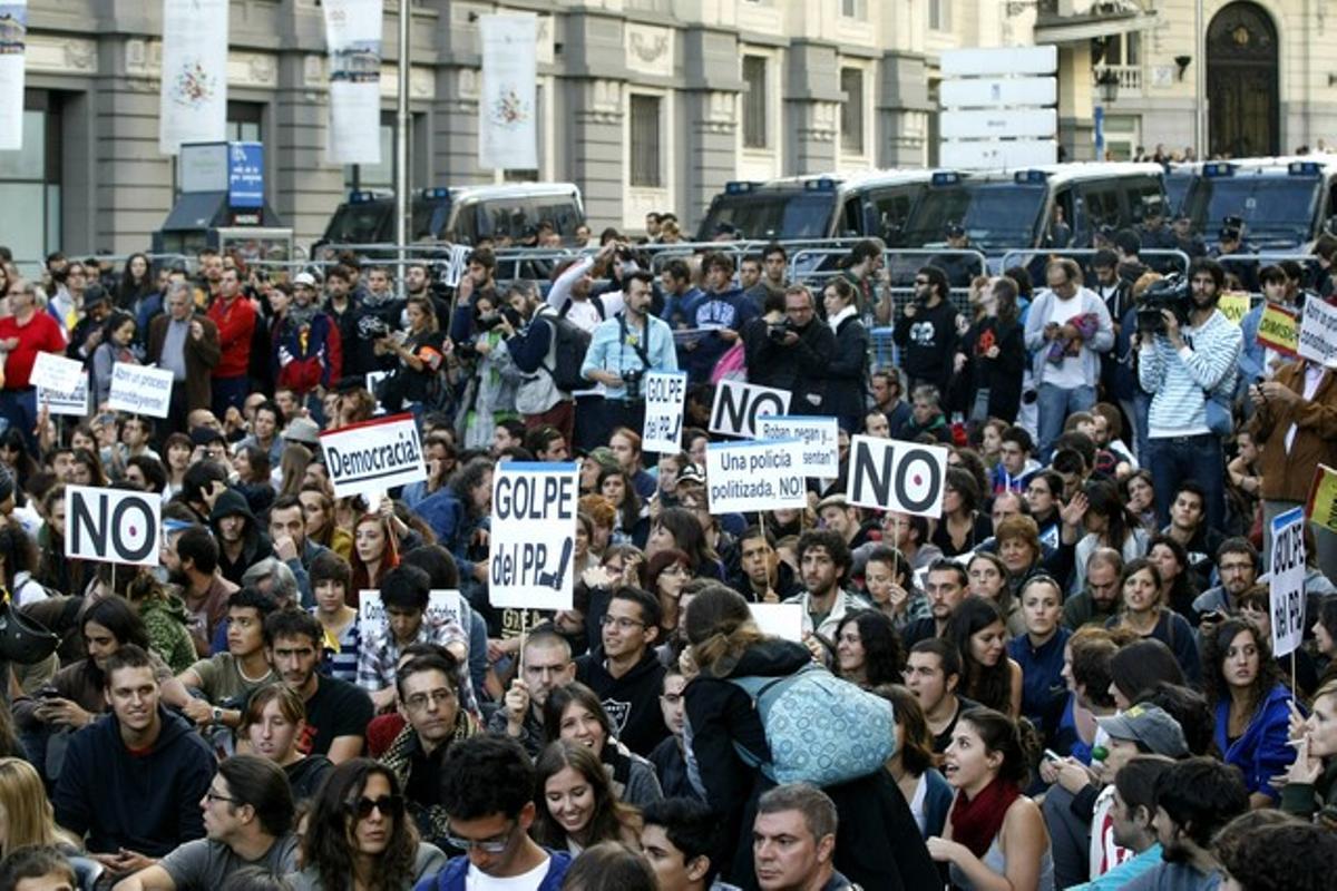 Protesta de ciutadans indignats amb el Govern als voltants del Congrés, el 26 de setembre.