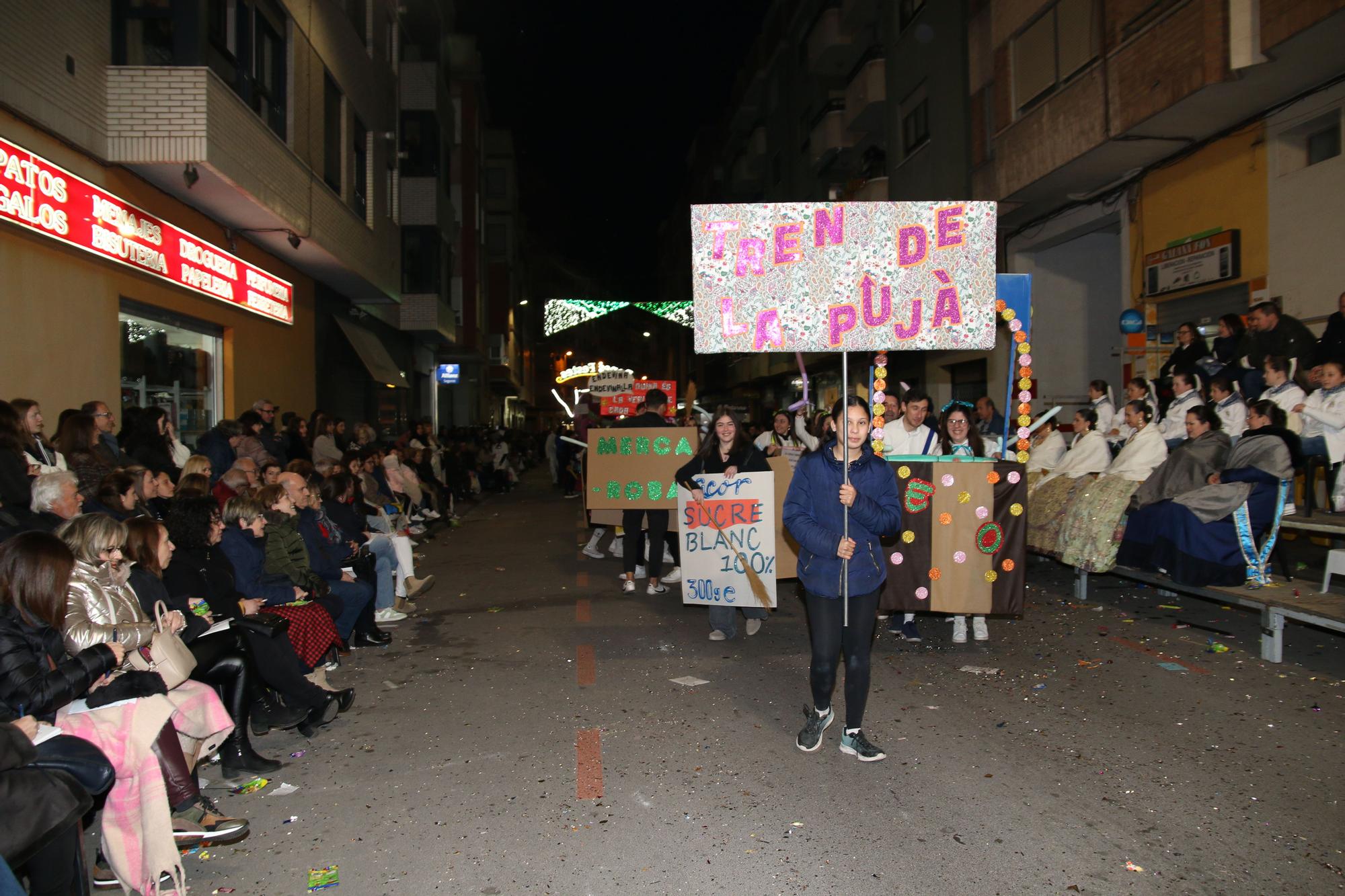 FOTOGALERÍA I La cabalgata del Ninot de Burriana, en imágenes