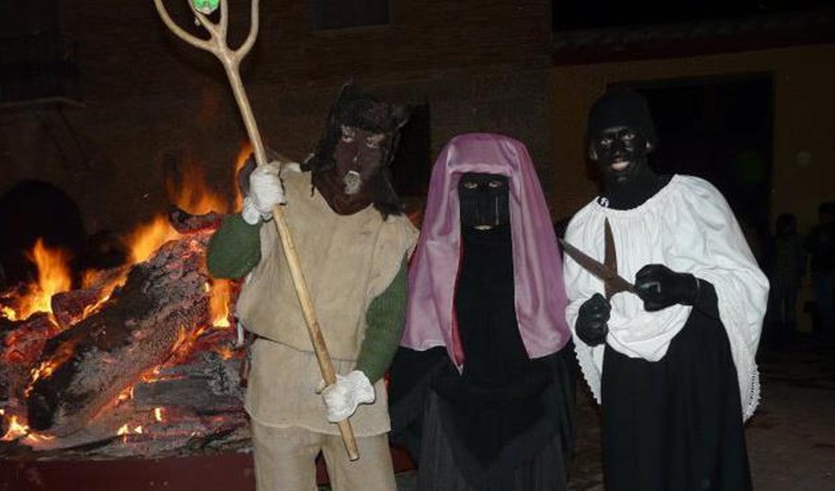 Tres vecinos de Luco de Jiloca difrazados en Carnaval