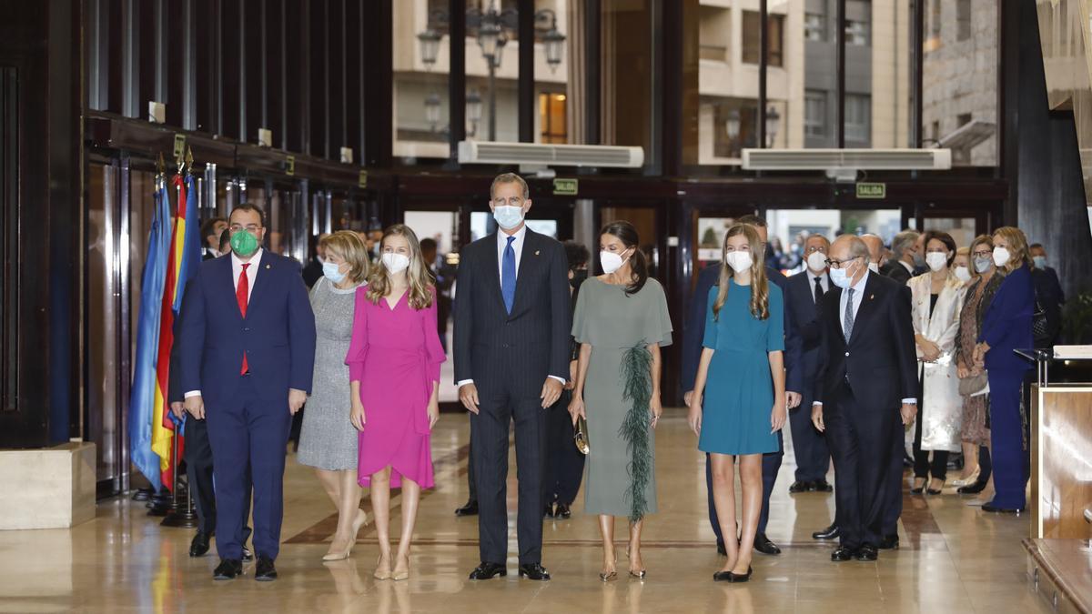 Así ha sido la llegada de los Reyes y sus hijas al Auditorio Príncipe Felipe de Oviedo