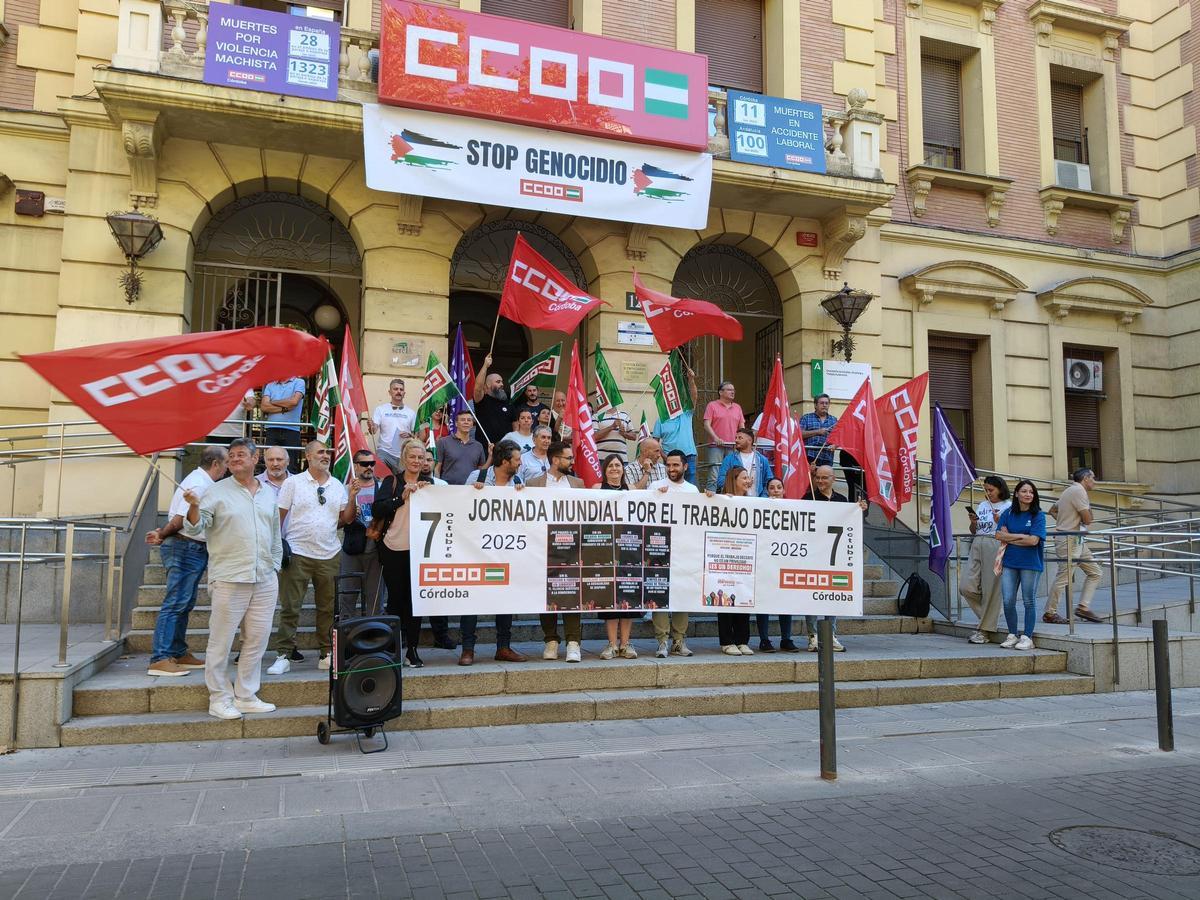 Concentración de CCOO en Córdoba, en una imagen de artchivo, con motivo de la Jornada Mundial por el Trabajo Decente.