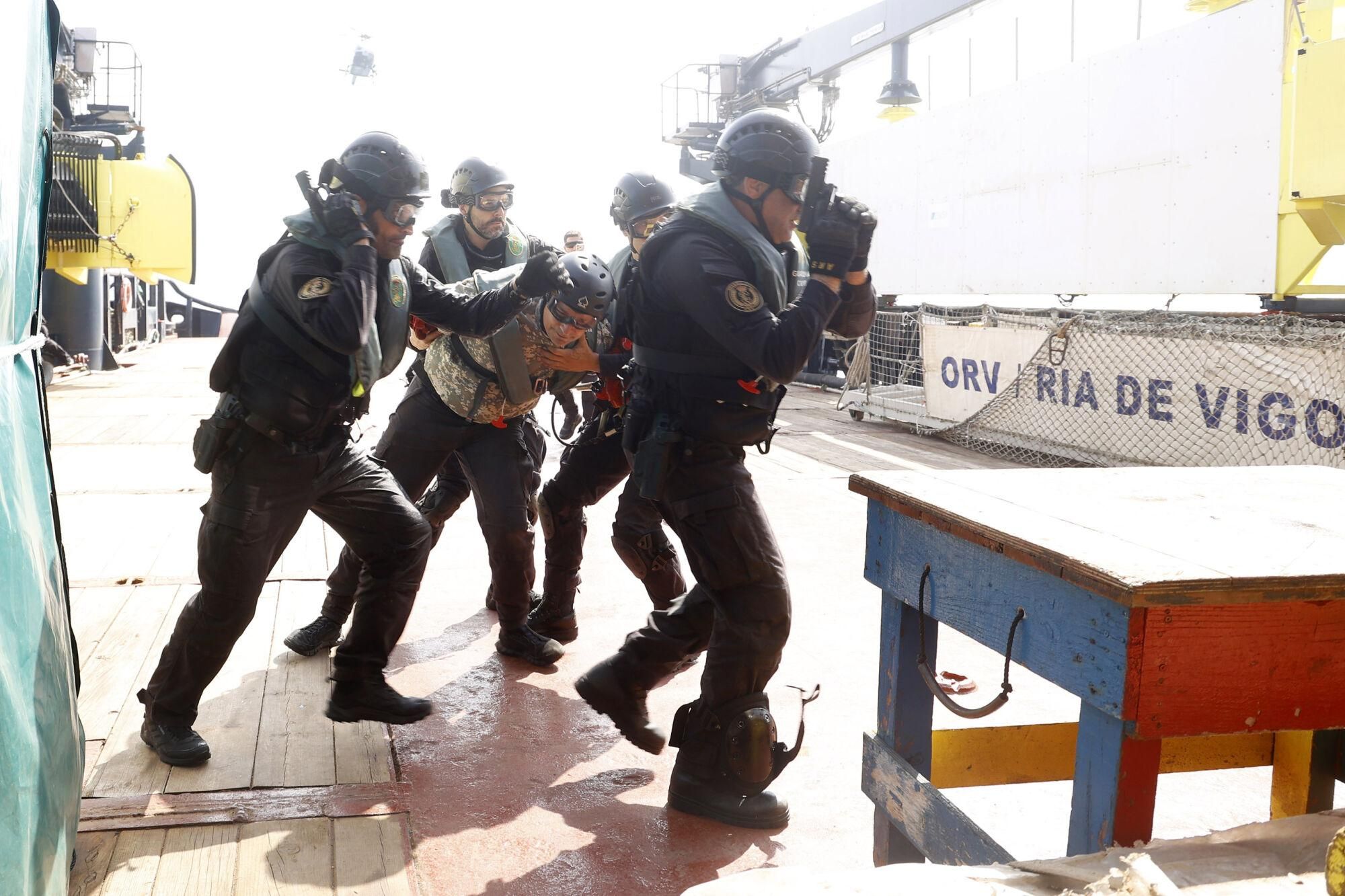 Ensayo de asalto en plena ría de Pontevedra
