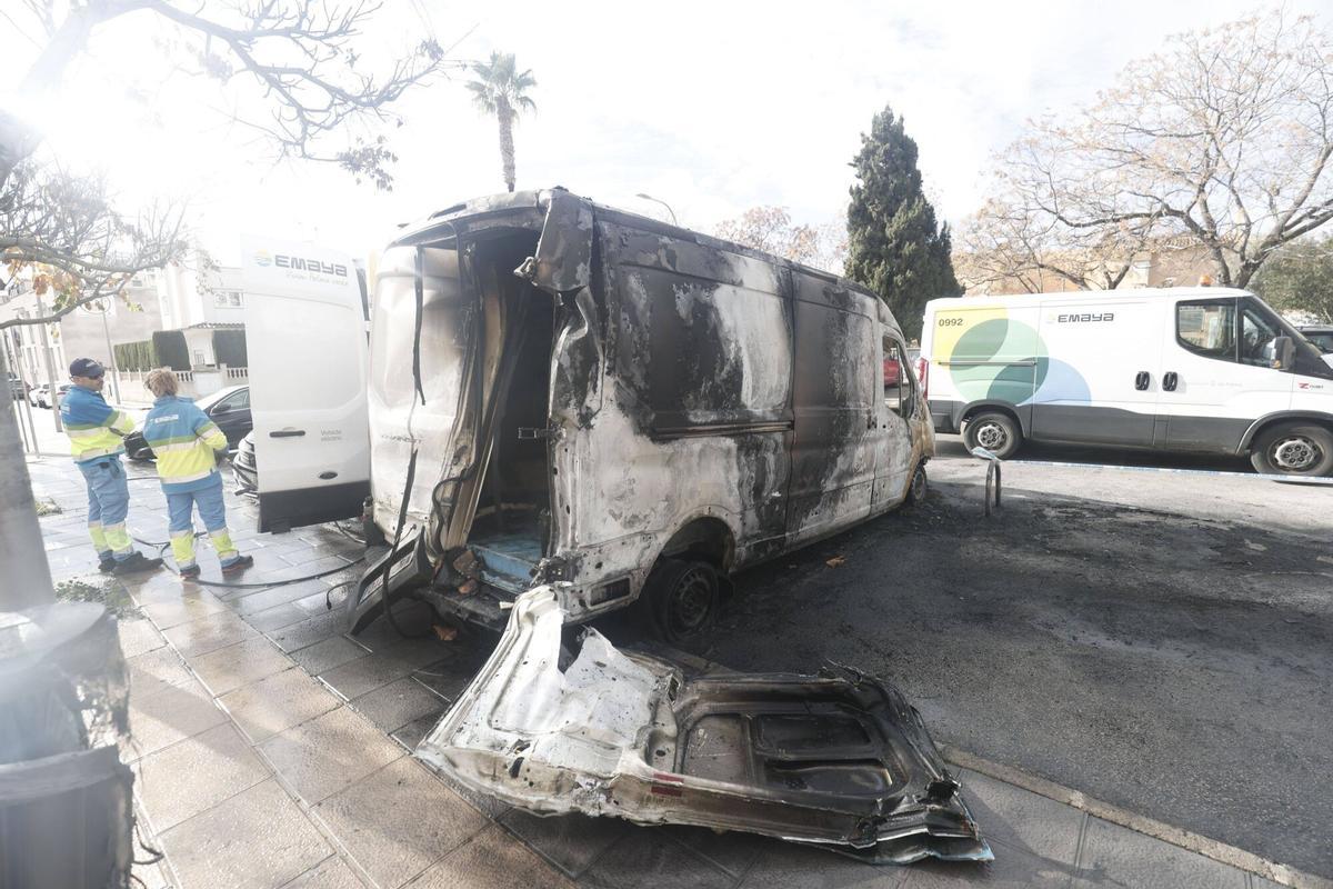 INCENDIO DE CONTENEDORES EN LA VILETA.
