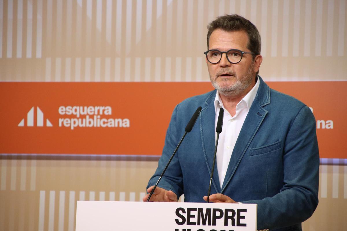 El portavoz de ERC, Isaac Albert, este lunes en rueda de prensa.