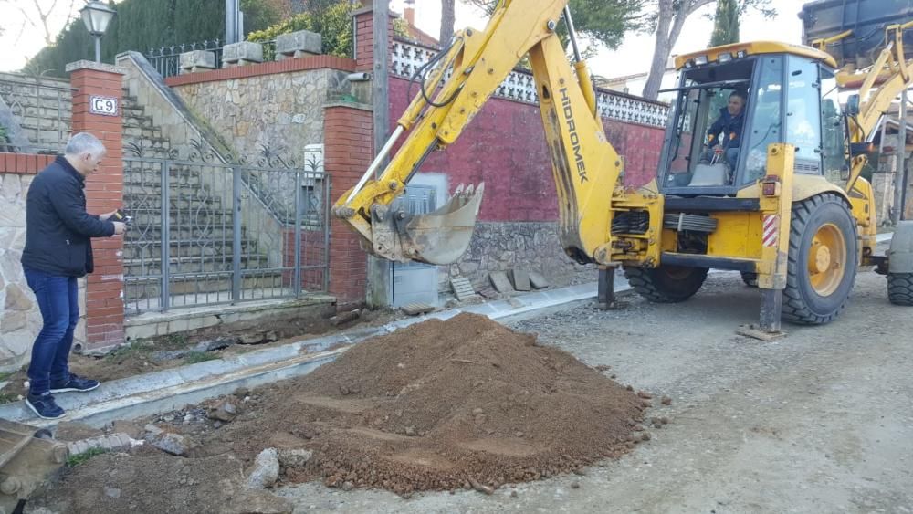 Intervencions de Rec Madral per solucionar l''avaria d''una canonada de La Canyera, aquest dimecres al matí.