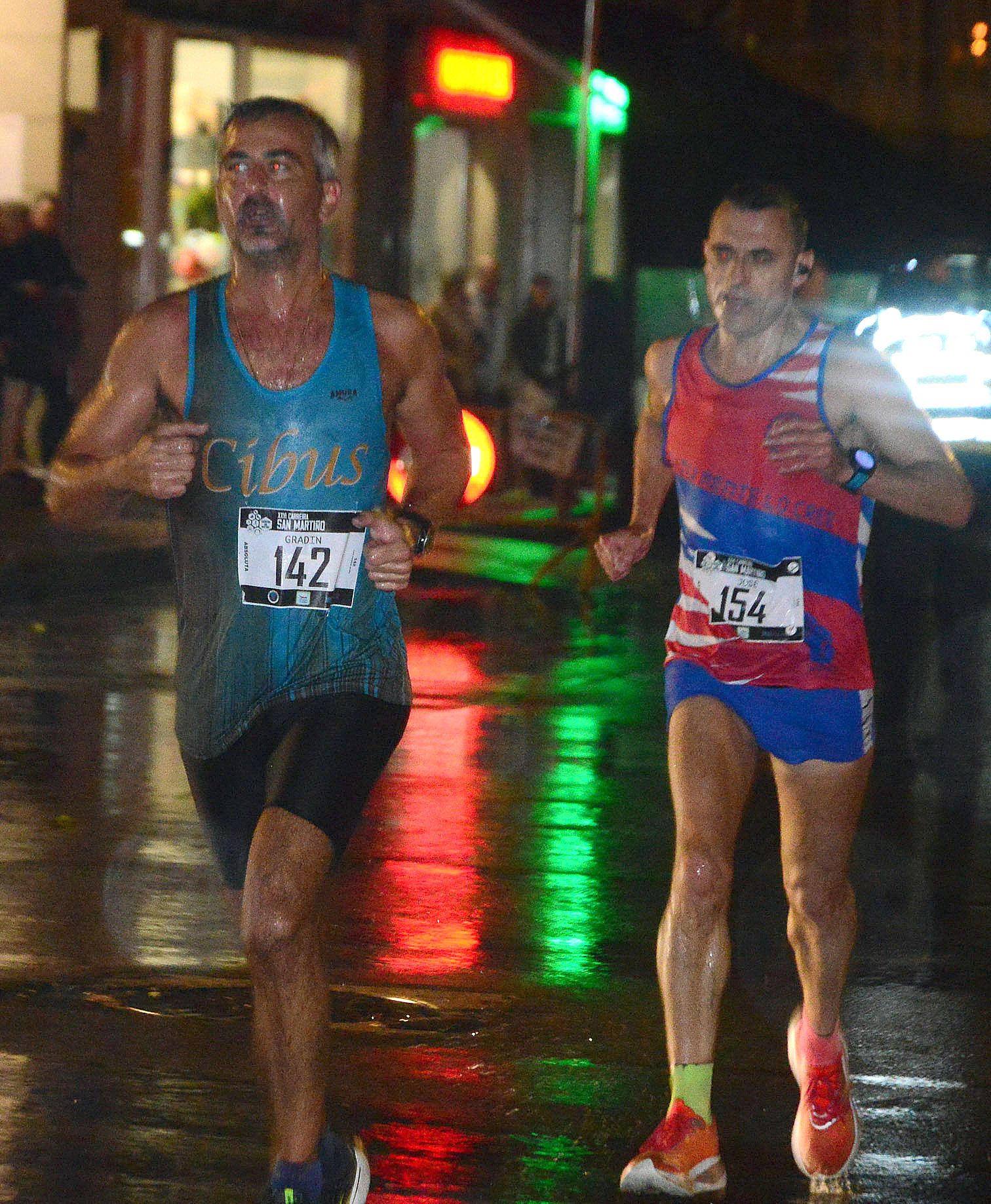 La XXVI Carreira San Martiño de Bueu, contra la lluvia y el viento