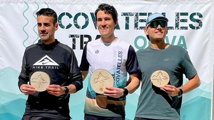 El podio masculino del Trail Covatelles de Oliva