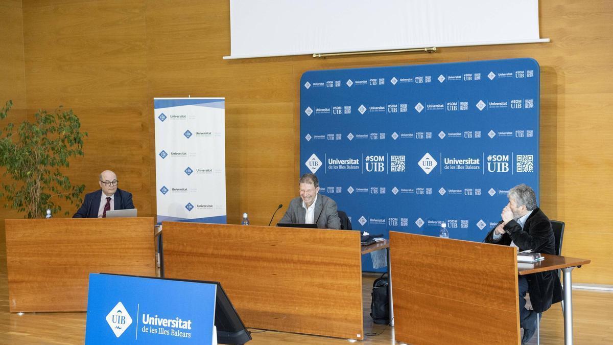 Los dos catedráticos defendieron posturas distintas sobre una misma sentencia