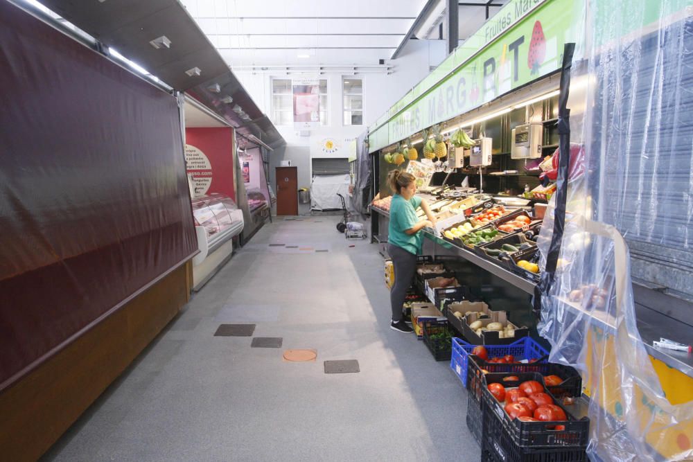 El Mercat del Lleó reobre després d'una setmana d'obres al paviment