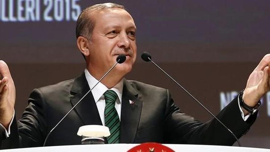 Erdogan pone a Hitler como ejemplo de un sistema presidencial