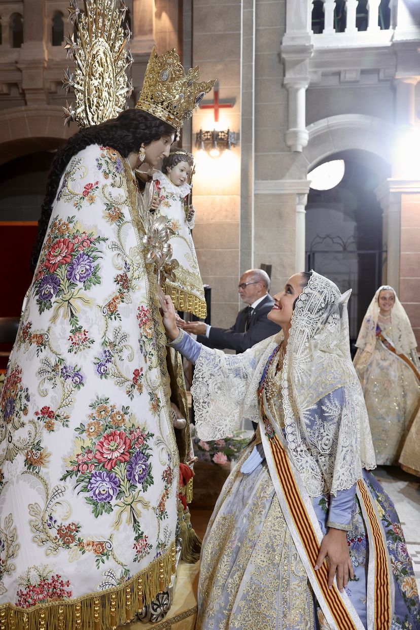 Así ha sido el Besamanos de las falleras mayores y cortes de honor 2025