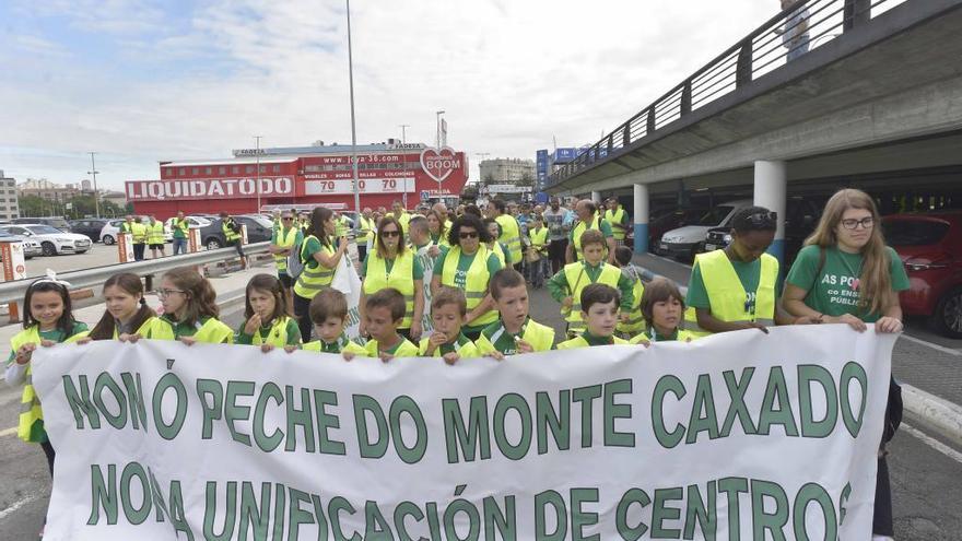 Manifestación en A Coruña de afectados por el cierre del centro.