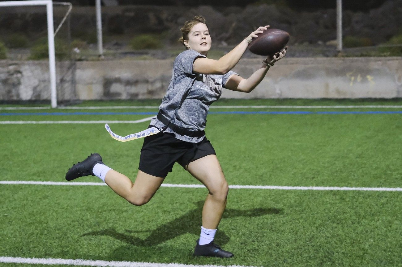 Dinamismo, estrategia y valores en el flag football.