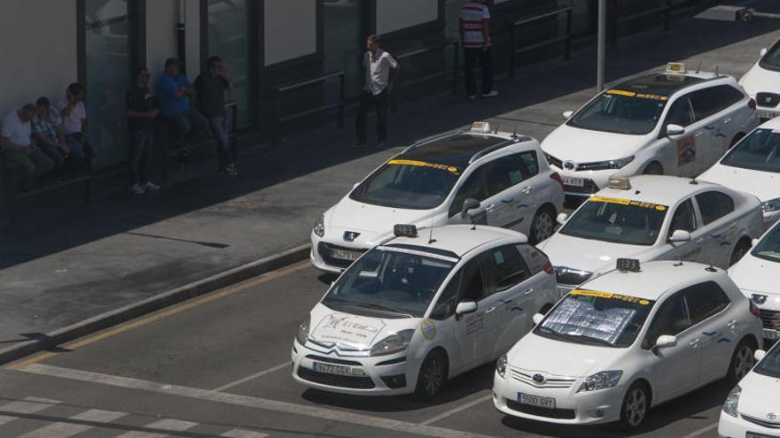 Transportes ultima conectar las partidas con taxis