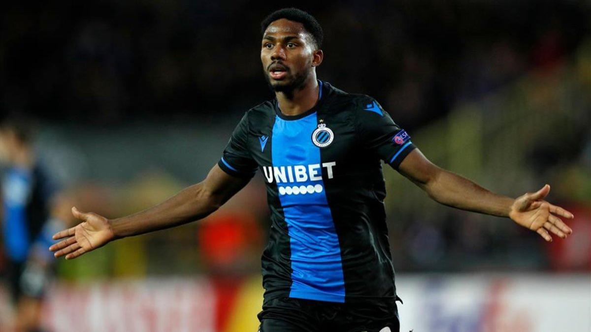 Emmanuel Dennis celebrando el gol que le marcó al Manchester United en la pasada edición de la Europa League