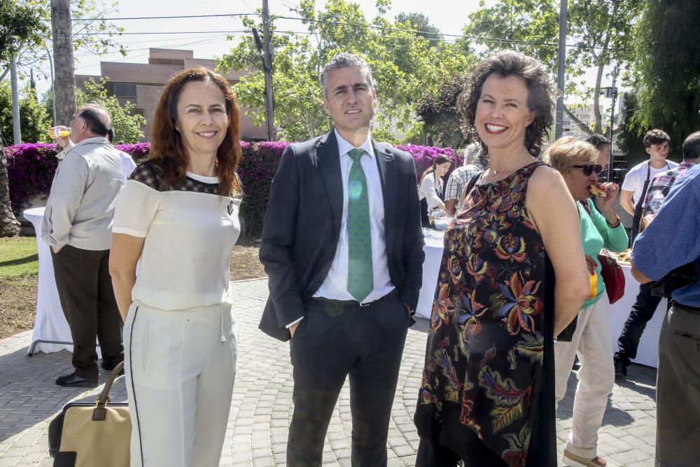 Laura Navarro, jefa del gabinete del aeropuerto; el director de las instalaciones aeroportuarias, Tomás Melgar; y la jefa de Comunicación de Distrito Digital, Mayte Vañó.