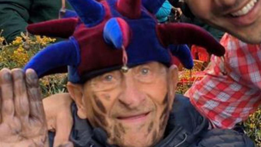 Porriño despide a Cuquín, el «corazón del Entroido»