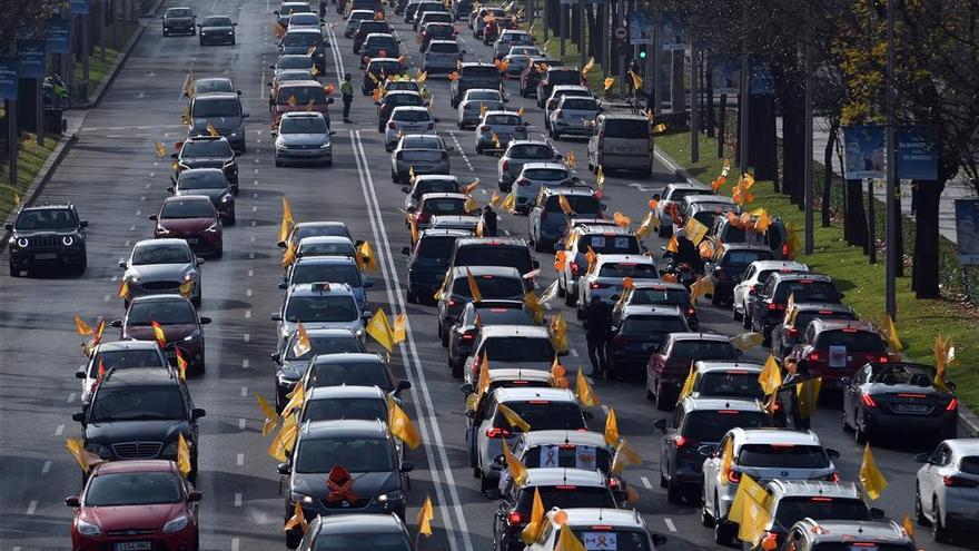 La protesta contra la 'Ley Celaá' recorre en coche el centro de Madrid