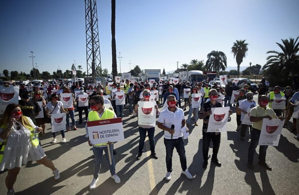 Los hoteleros toman Murcia para protestar contra las medidas del Gobierno regional