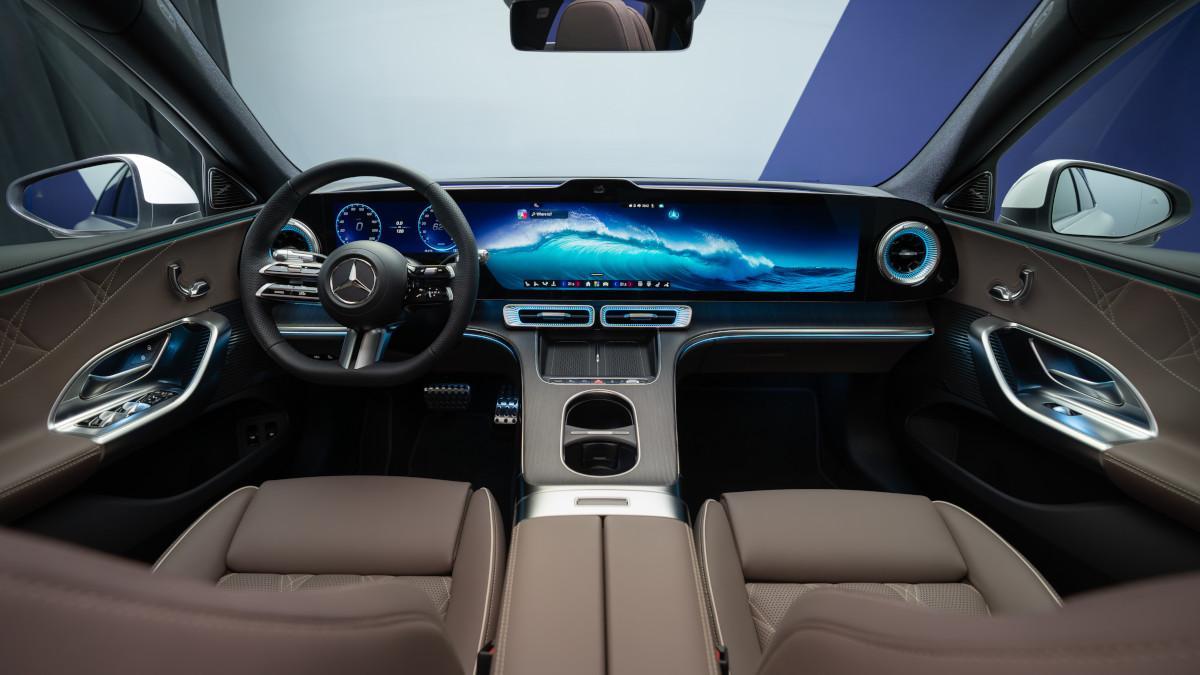 Interior del Mercedes Benz Clase C Eléctirco
