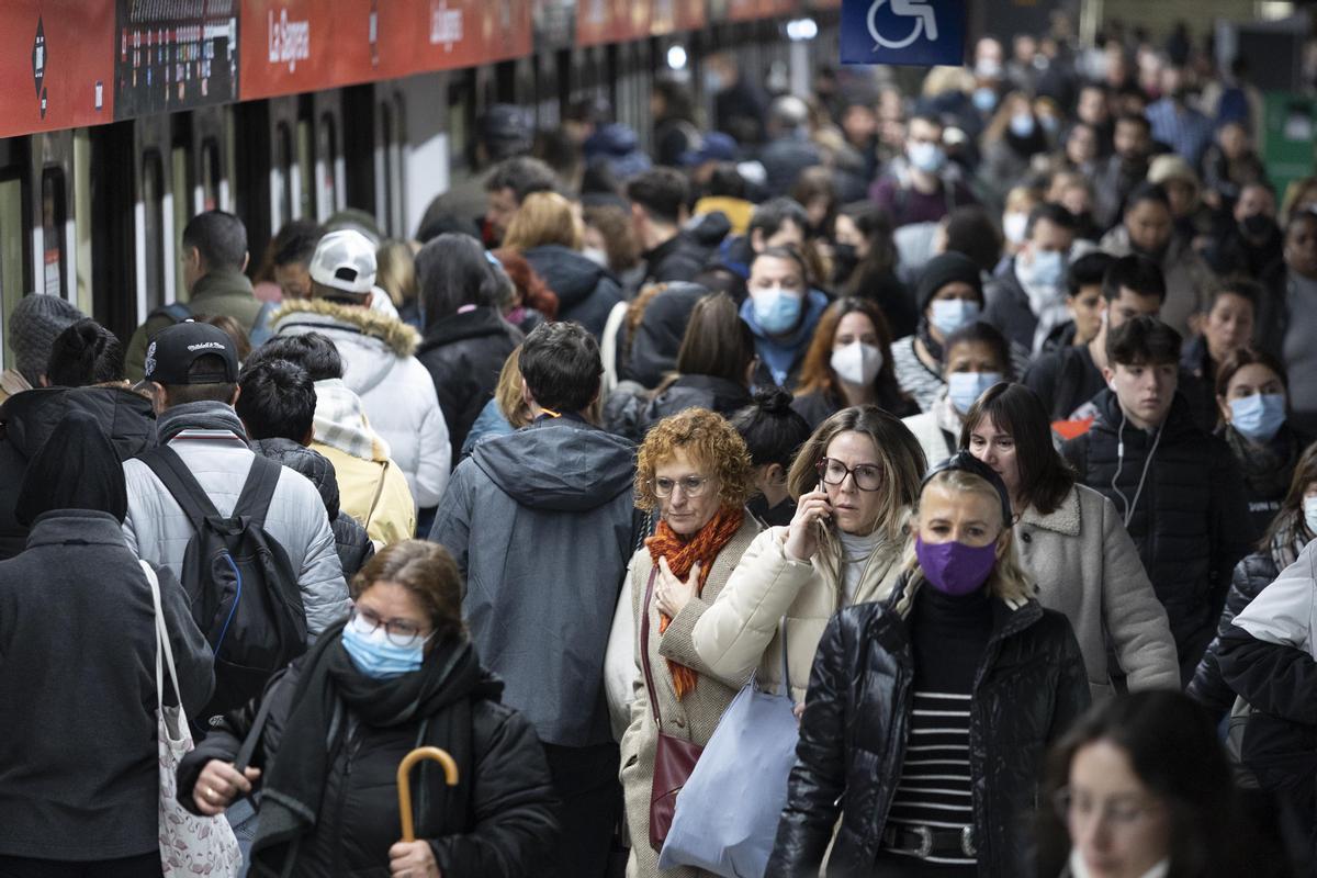 Primer día sin la mascarilla obligatoria en el transporte público