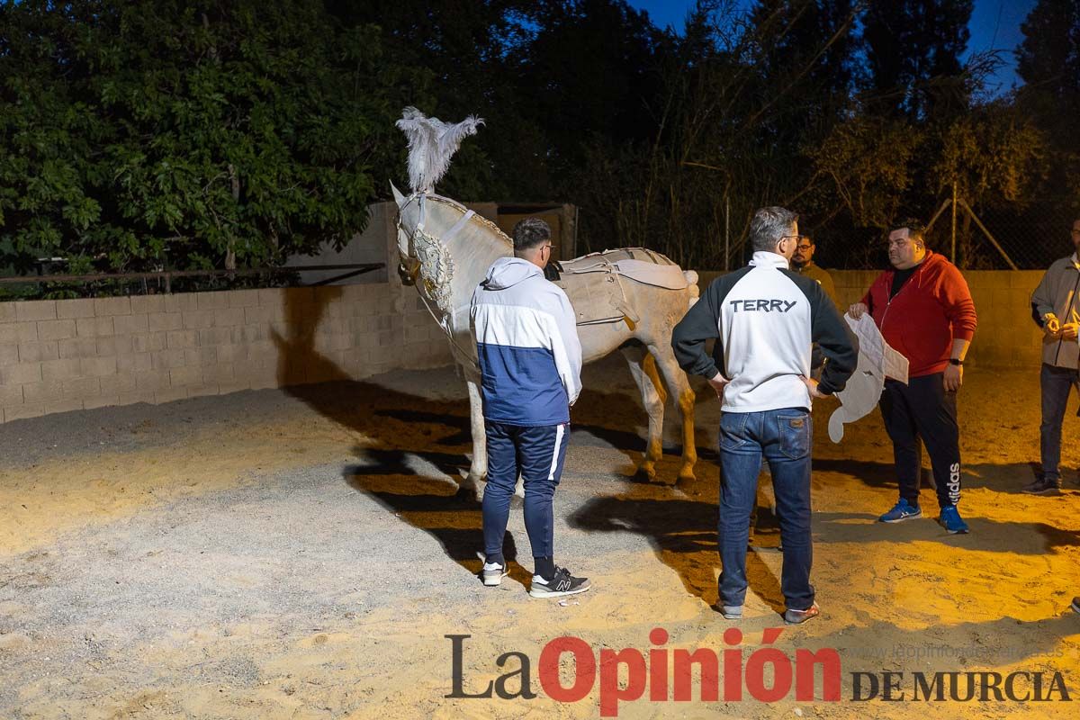 Vestir a un caballo del vino en la mañana del dos de mayo