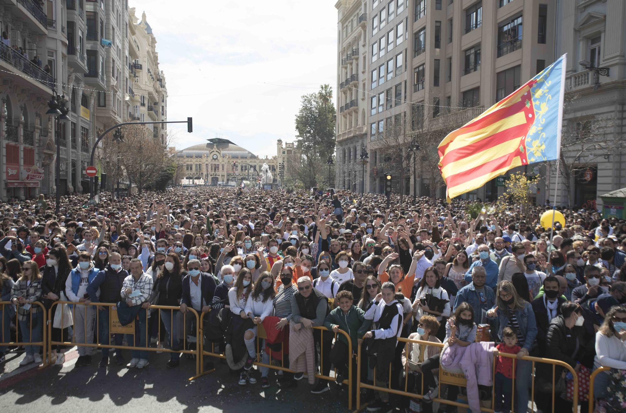 Mascletà del 12 de marzo: ambientazo en la plaza del Ayuntamiento