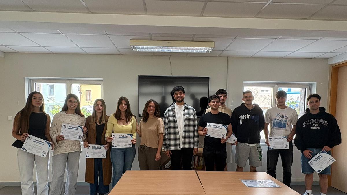 Entrega de los diplomas del curso de socorrismo.