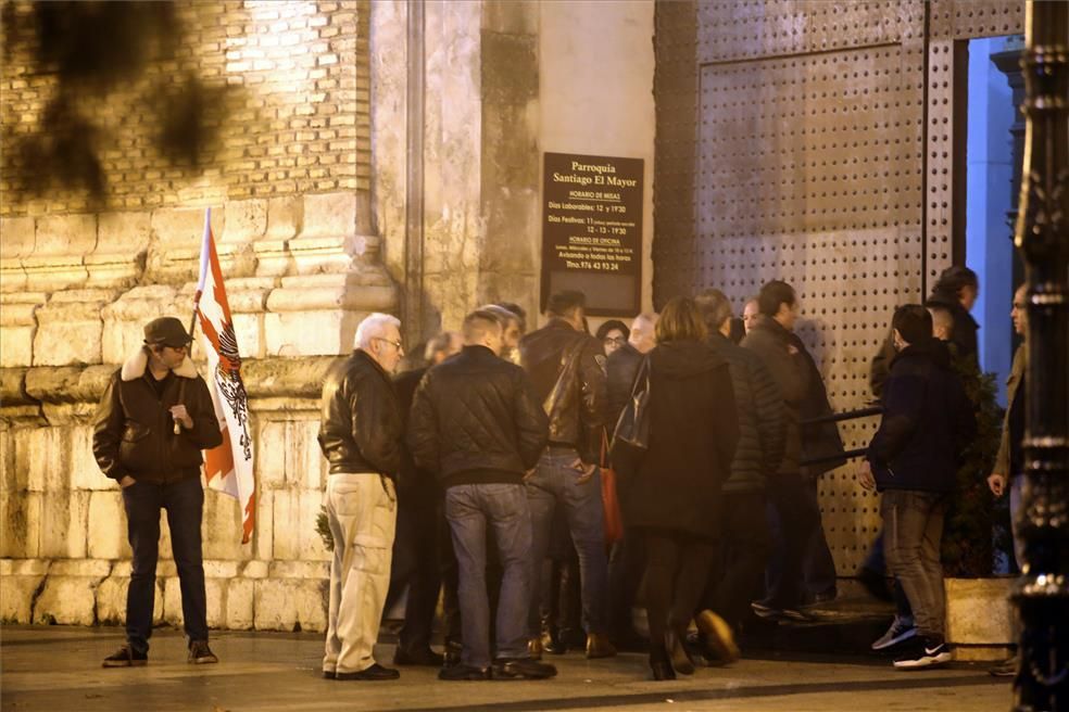 Concentración de franquistas frente a la iglesia de Santiago (Zaragoza)