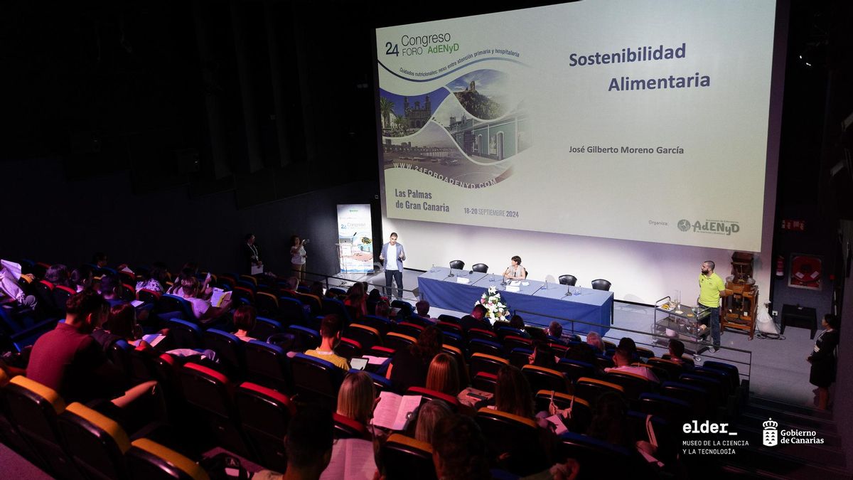 Foro 'Cuidados Nutricionales: nexo entre la Atención Primaria y la Hospitalaria' de la Asociación de Enfermeras de Nutrición y Dietética, celebrado en el Museo Élder de Las Palmas de Gran Canaria.