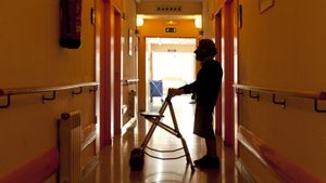 Les residències per a la tercera edat tindran un any més per modernitzar-se