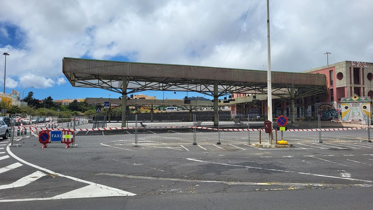 La vieja estación de guaguas de La Laguna, actualmente vallada.