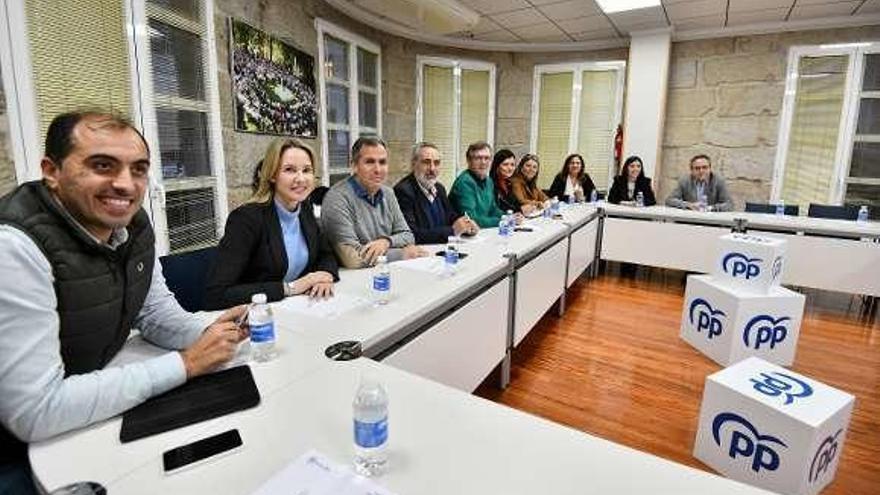 Reunión del comité de dirección del partido. // Gustavo Santos