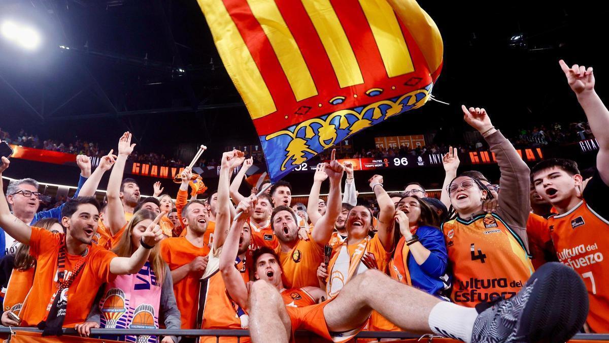 Todas las fotos del Valencia Basket - Olimpia Milano en el Roig Arena