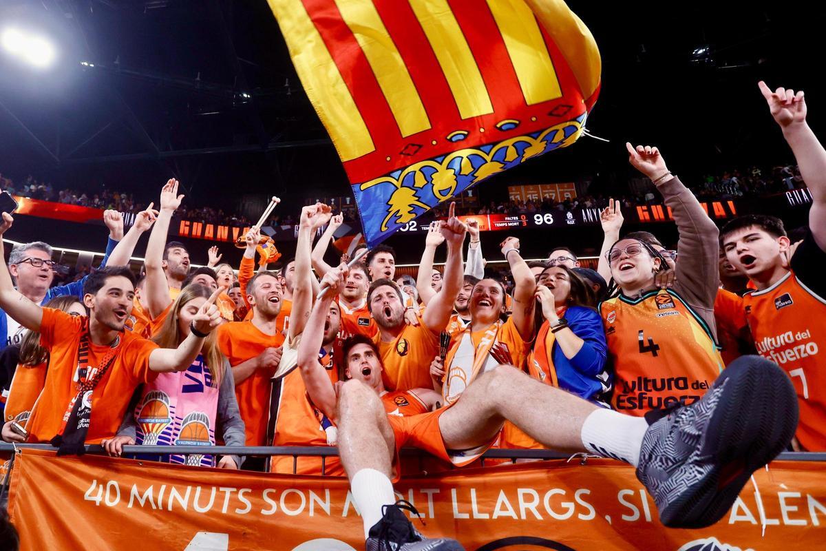 Todas las fotos del Valencia Basket - Olimpia Milano en el Roig Arena