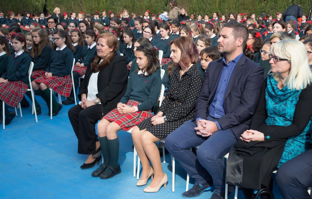 La Infanta Cristina entrega un premio de la Fundación Mapfre a una alumna del Colegio ALtozano