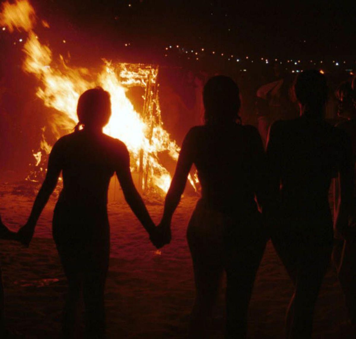 Málaga da la bienvenida al verano con una triple Noche de San Juan