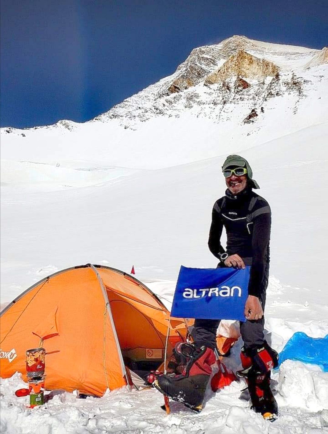 El alpinista en una de sus escaladas.