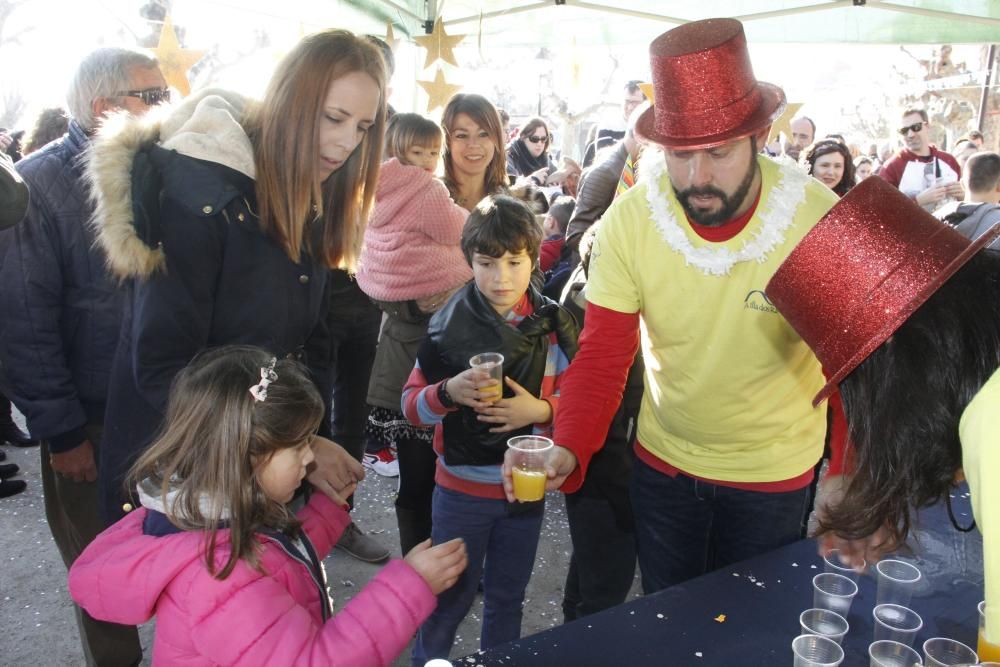 a Asociación de animación cultural "A Illa dos Ratos", en colaboración con el Concello de Cangas, ofreció este año, como novedad, las "precampanadas" destinadas a un público infantil