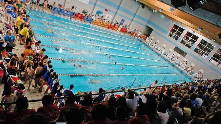 Piscina climatizada de Los Almendros, cuya prórroga de gestión ha declinado Eulen.